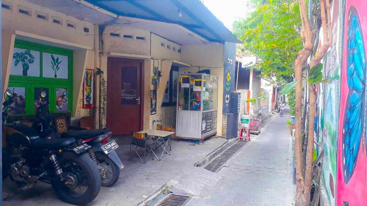 Losmen 2000 Tiga Yogyakarta Luaran gambar