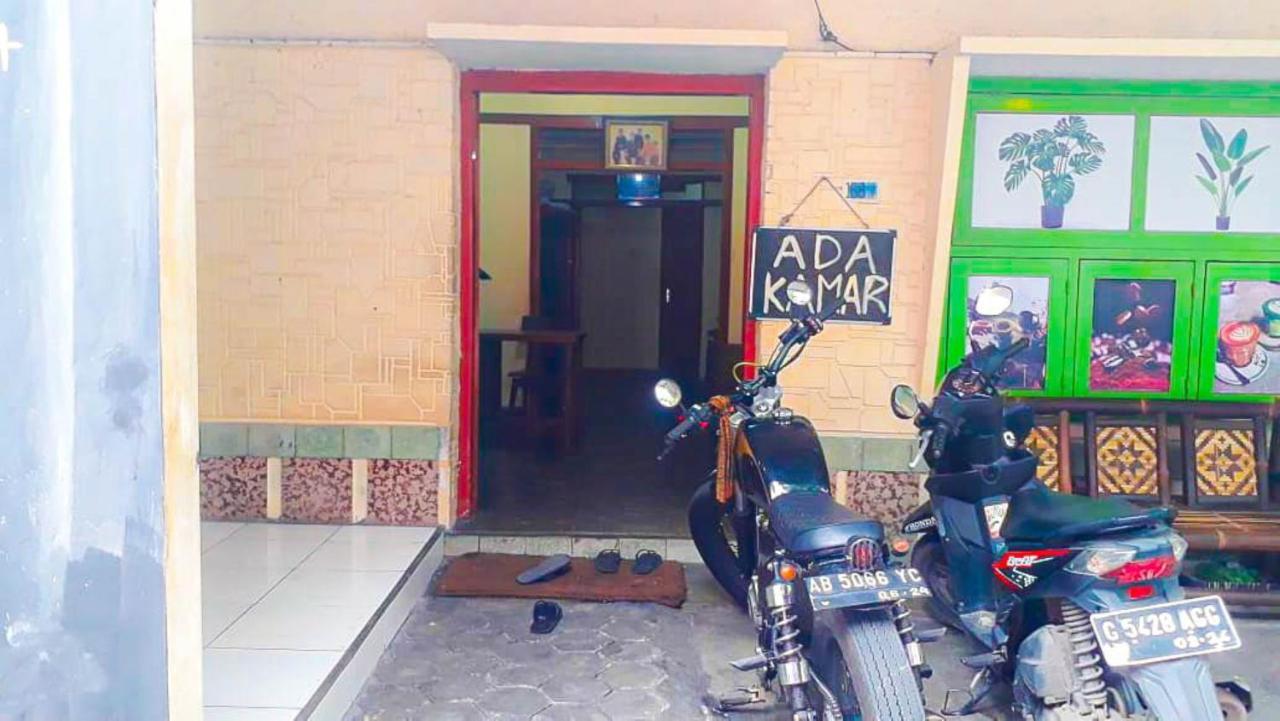 Losmen 2000 Tiga Yogyakarta Luaran gambar